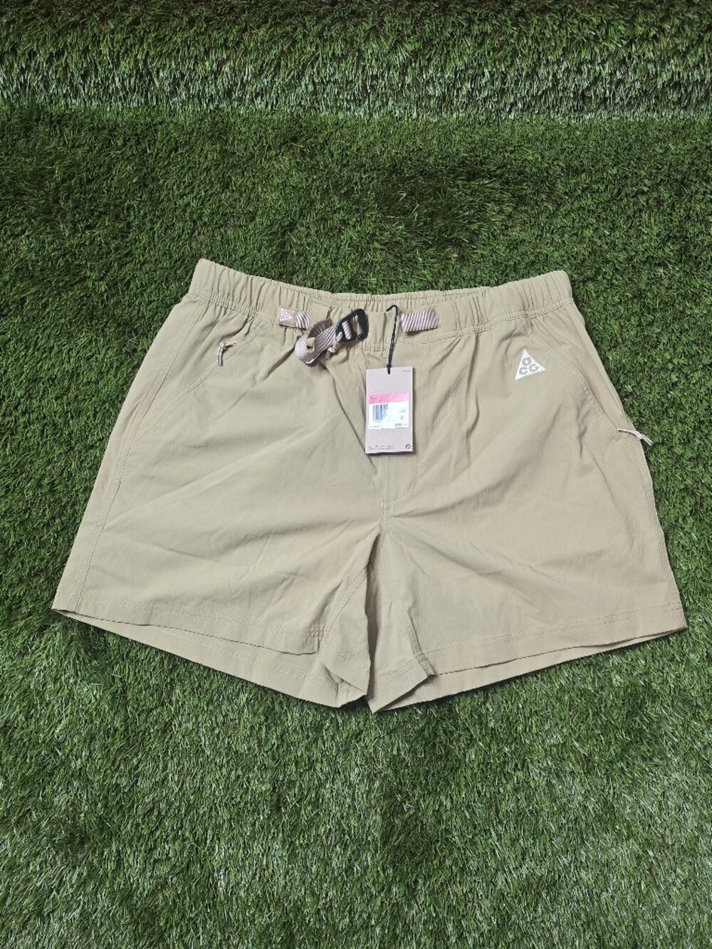 Nike ACG Hiking Shorts Loose Fit Parachute Beige Mens Size Large FN2430-297